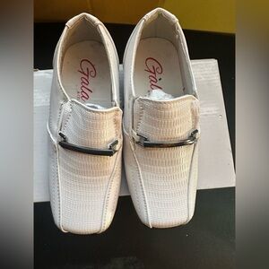 Stylish White Kids Dress Shoes size 8 They are new in their boxes